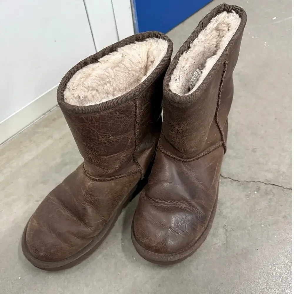 UGG Classic Short‎ Leather Boot Women’s size 6 Winter Ski